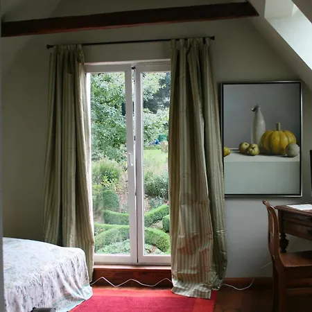 In Idyllischer, Ruhiger Lage Und Flughafennaehe Bed & Breakfast