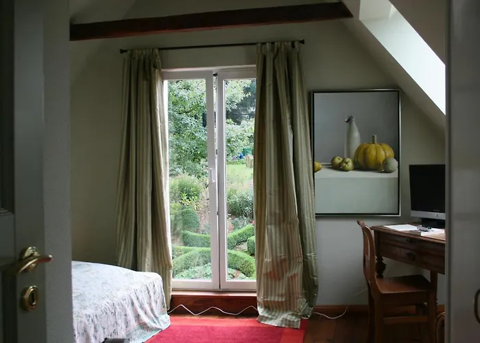 In Idyllischer, Ruhiger Lage Und Flughafennaehe Bed & Breakfast