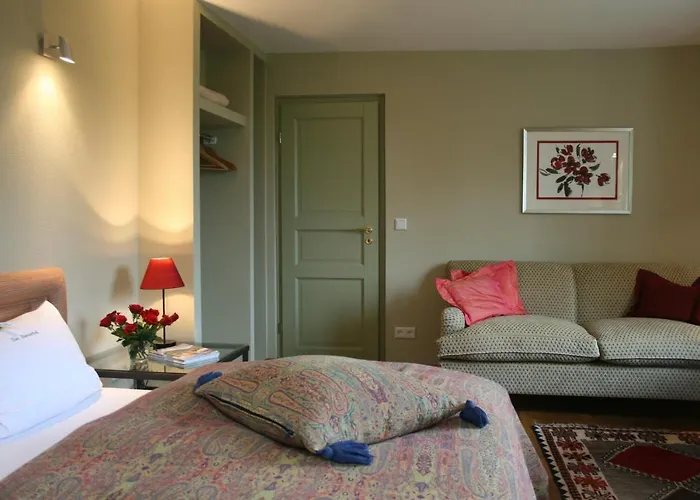 Bed & Breakfast In Idyllischer, Ruhiger Lage Und Flughafennaehe 3*