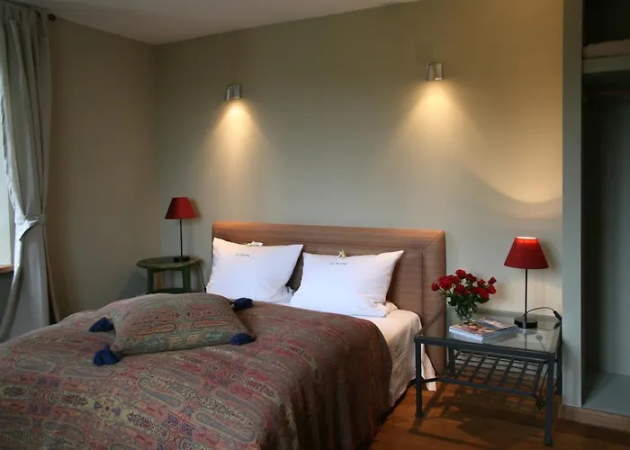 Bed & Breakfast In Idyllischer, Ruhiger Lage Und Flughafennaehe 3*